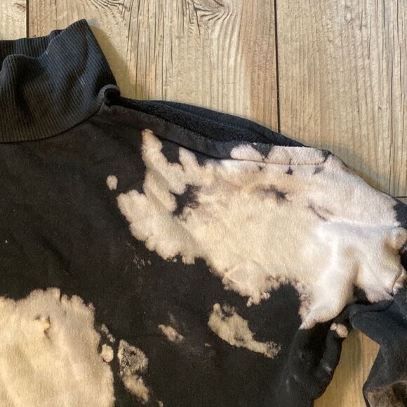 Mock Neck Sweater w Cold Shoulder LA MADE Xs - Picture 2 of 5